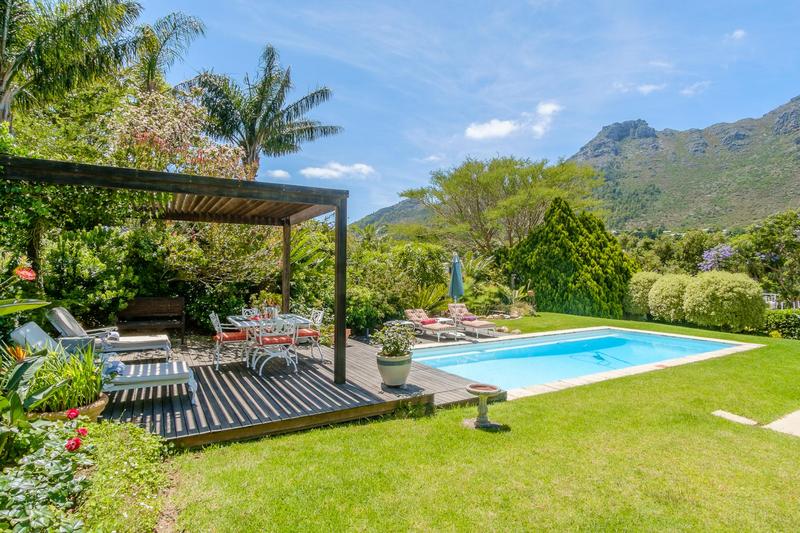 5 Bedroom Property for Sale in Tarragona Western Cape